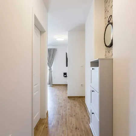 Apartment Firule Apartment-two Bedroom Urban Chic-prime Location-walk To Beach-free Parking