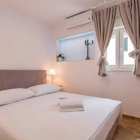Firule Apartment-two Bedroom Urban Chic-prime Location-walk To Beach-free Parking * Split