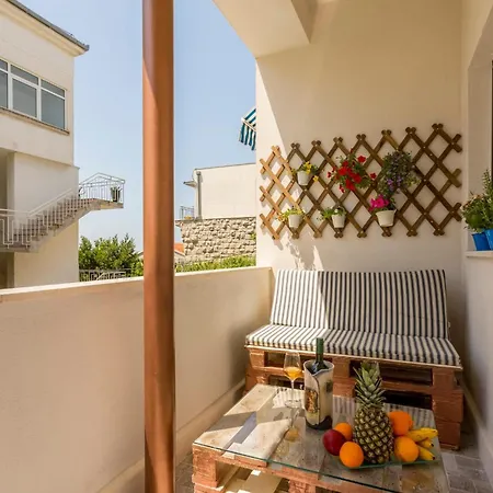Firule Apartment-two Bedroom Urban Chic-prime Location-walk To Beach-free Parking