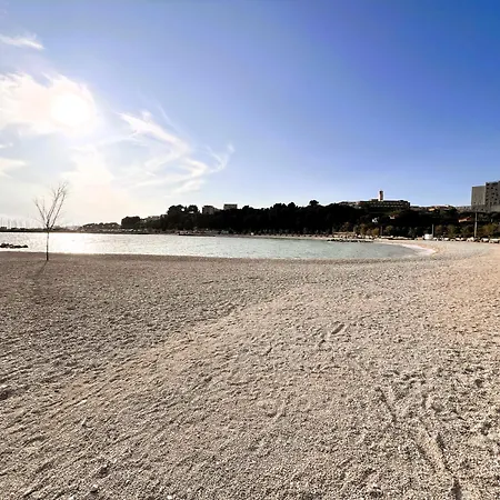Beachside With Parking شقة سبليت