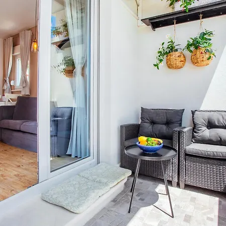 아파트 Beachside With Parking 스플리트