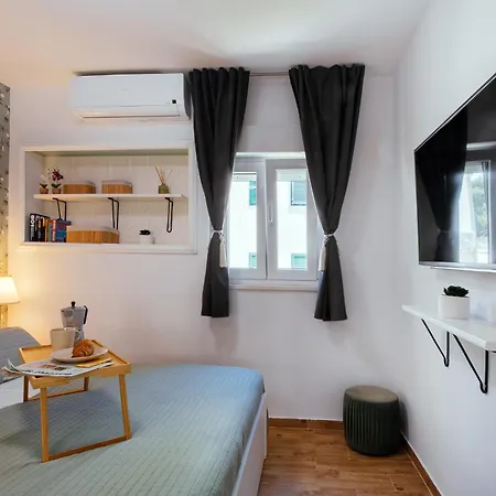 Firule Apartment-two Bedroom Urban Chic-prime Location-walk To Beach-free Parking شقة