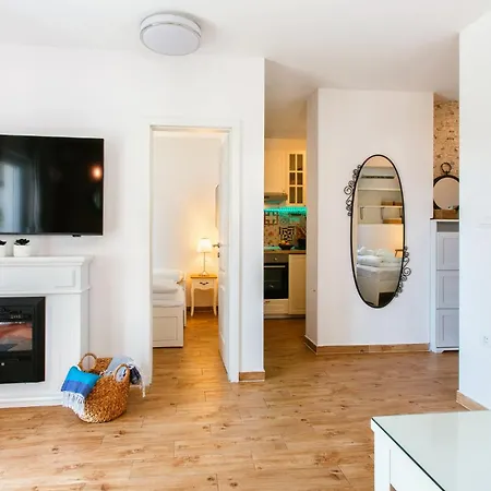 Firule Apartment-two Bedroom Urban Chic-prime Location-walk To Beach-free Parking سبليت