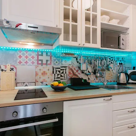 Firule Apartment-two Bedroom Urban Chic-prime Location-walk To Beach-free Parking سبليت