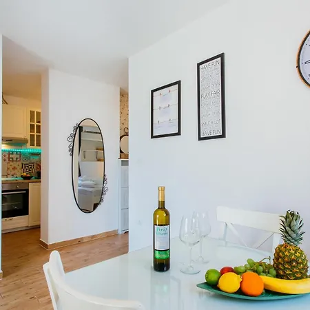 Firule Apartment-two Bedroom Urban Chic-prime Location-walk To Beach-free Parking شقة *