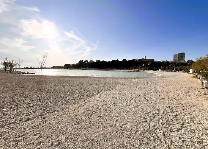 Firule Apartment-two Bedroom Urban Chic-prime Location-walk To Beach-free Parking Lägenhet Split