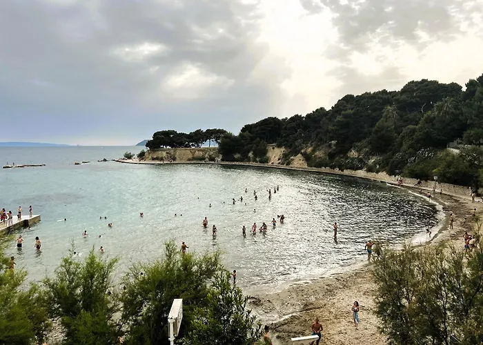 Firule Apartment-two Bedroom Urban Chic-prime Location-walk To Beach-free Parking *