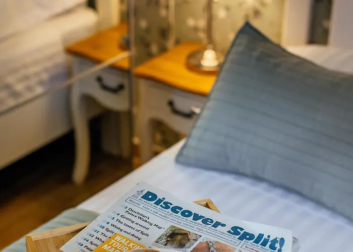 Firule Apartment-two Bedroom Urban Chic-prime Location-walk To Beach-free Parking *