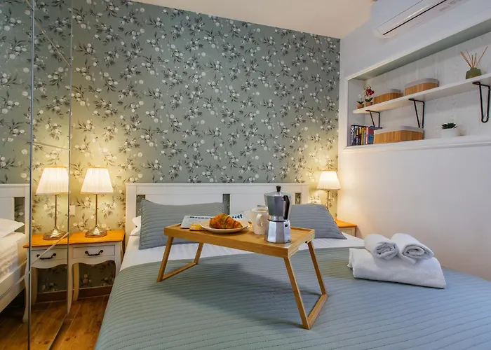 Firule Apartment-two Bedroom Urban Chic-prime Location-walk To Beach-free Parking *