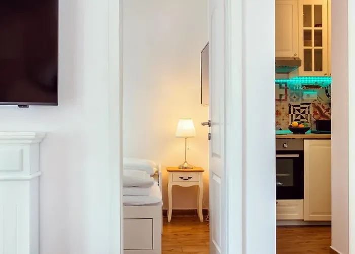 Firule Apartment-two Bedroom Urban Chic-prime Location-walk To Beach-free Parking