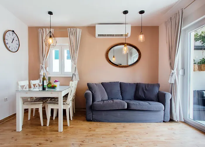 Firule Apartment-two Bedroom Urban Chic-prime Location-walk To Beach-free Parking Split