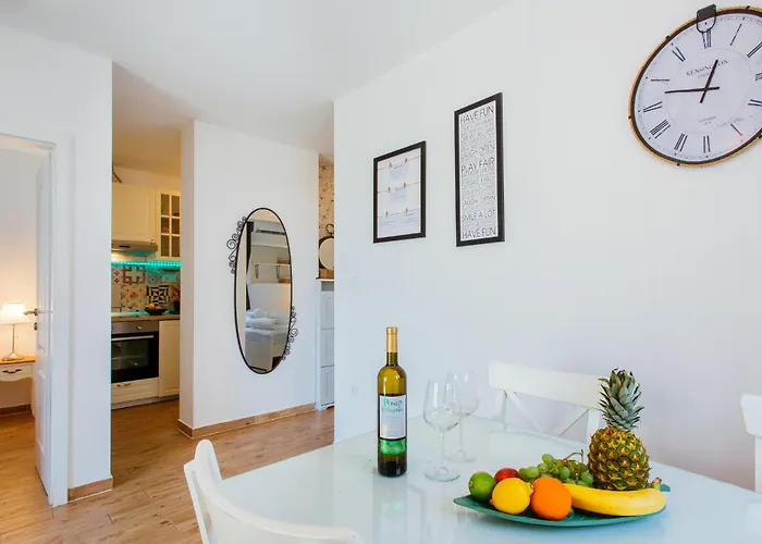 Firule Apartment-two Bedroom Urban Chic-prime Location-walk To Beach-free Parking Lägenhet *