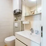 Firule Apartment-two Bedroom Urban Chic-prime Location-walk To Beach-free Parking *