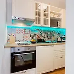 Firule Apartment-two Bedroom Urban Chic-prime Location-walk To Beach-free Parking 公寓 斯普利特