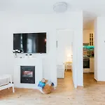 Firule Apartment-two Bedroom Urban Chic-prime Location-walk To Beach-free Parking 斯普利特